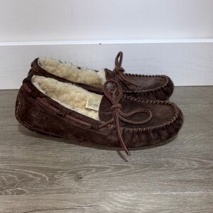 UGG dakota womens chocolate brown suede moccasin slipper size 6